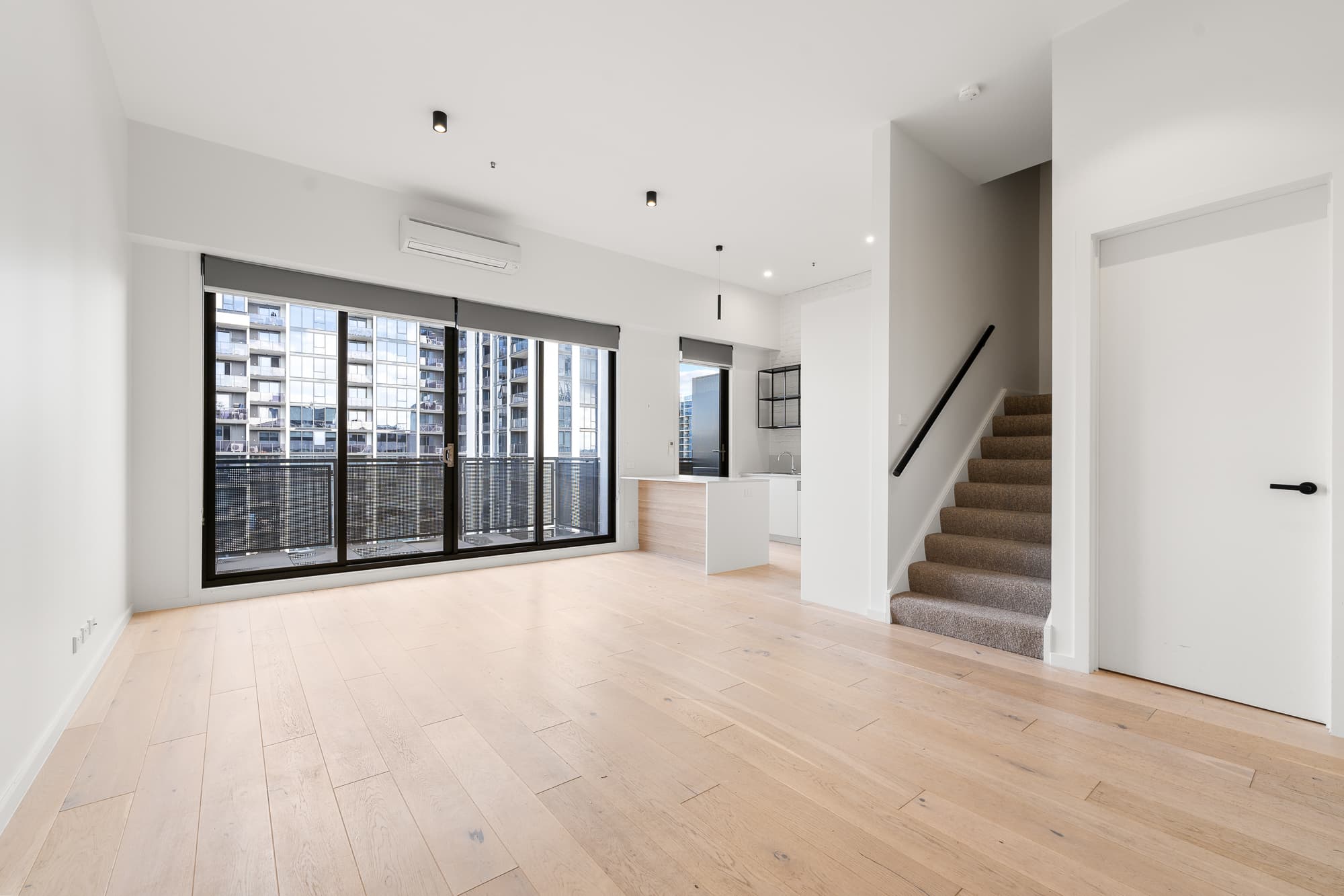 810/45 Furzer Street, Phillip - Thumbnail 2