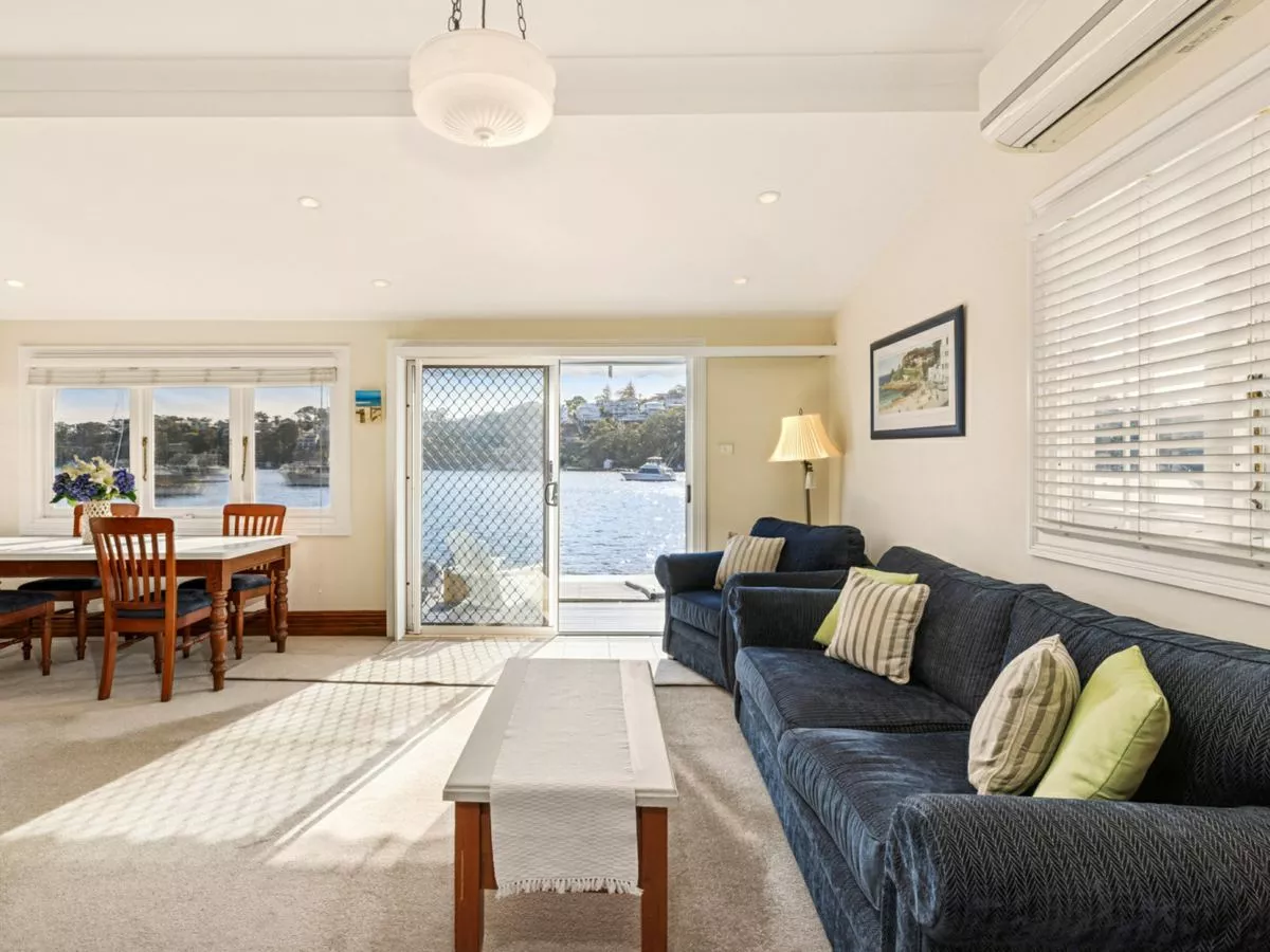 415 Willarong Road, CARINGBAH SOUTH, Caringbah South - Thumbnail 6