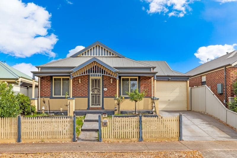 29 Hunts Cross Way, Caroline Springs - Image 1