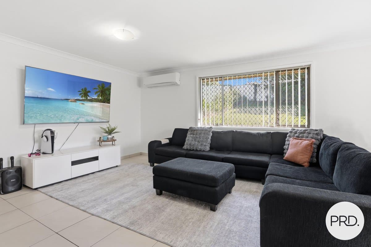 20 Karrabah Crescent, LAKE HEIGHTS NSW 2502, Lake Heights - Thumbnail 3