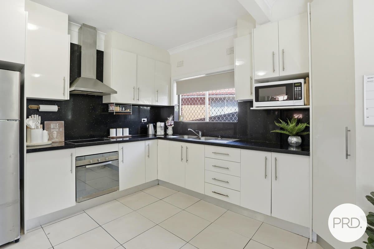 20 Karrabah Crescent, LAKE HEIGHTS NSW 2502, Lake Heights - Thumbnail 4