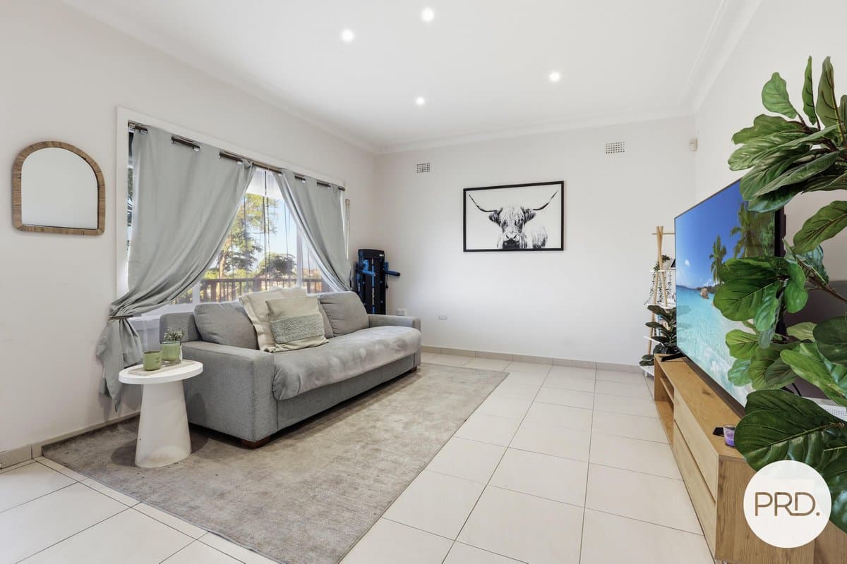 20 Karrabah Crescent, LAKE HEIGHTS NSW 2502, Lake Heights - Thumbnail 6