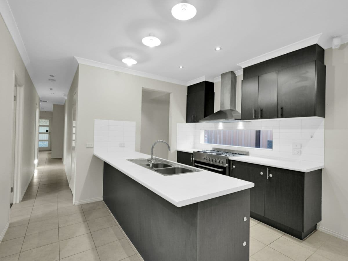 12 Peppertree Parade, CRAIGIEBURN, Craigieburn - Thumbnail 2