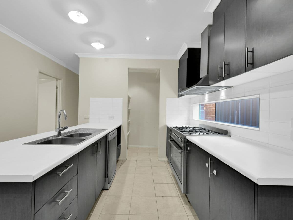 12 Peppertree Parade, CRAIGIEBURN, Craigieburn - Thumbnail 3