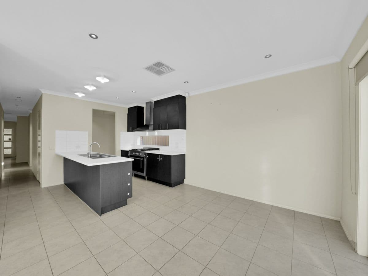 12 Peppertree Parade, CRAIGIEBURN, Craigieburn - Thumbnail 4