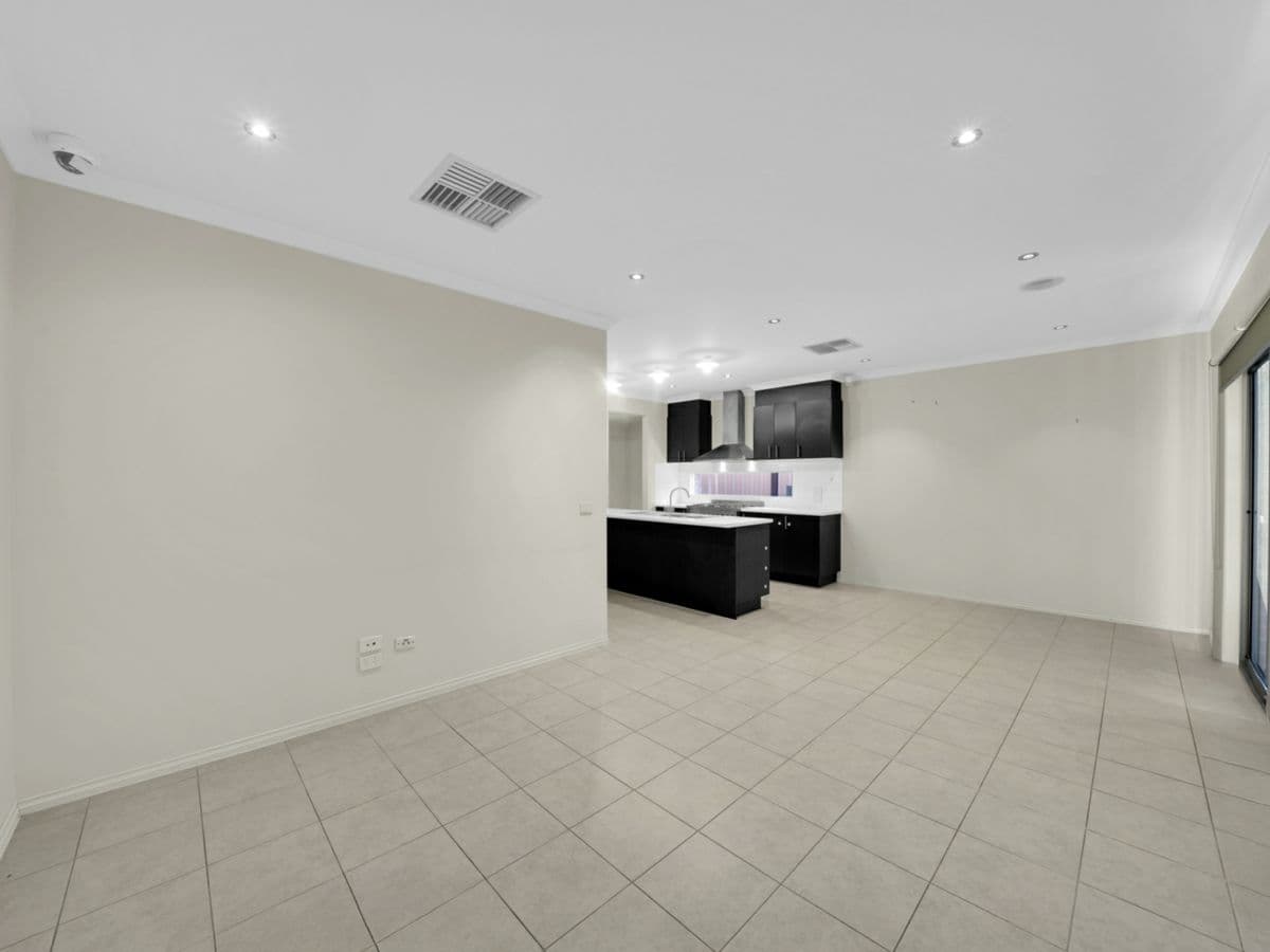 12 Peppertree Parade, CRAIGIEBURN, Craigieburn - Thumbnail 5
