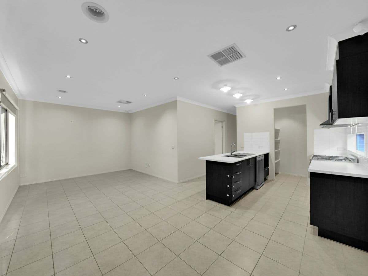 12 Peppertree Parade, CRAIGIEBURN, Craigieburn - Thumbnail 6
