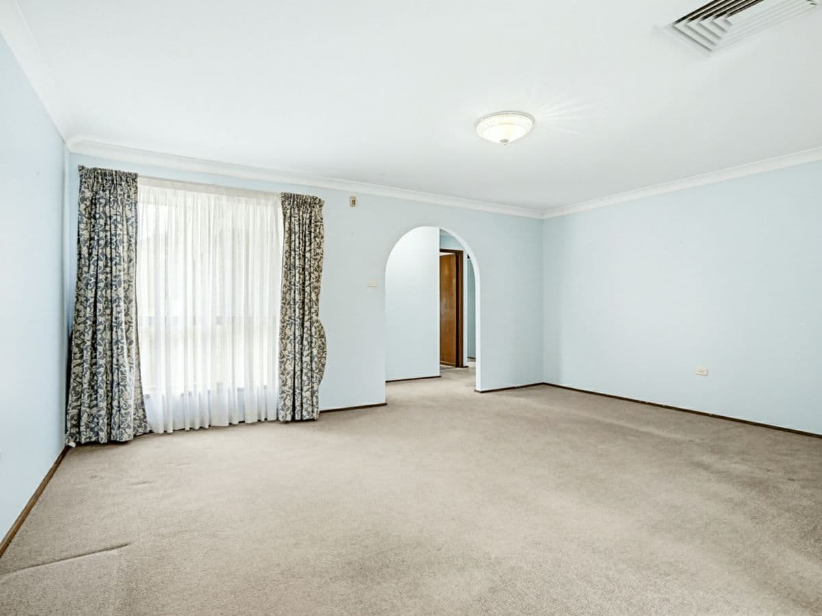 89 Marton Crescent, KINGS LANGLEY, Kings Langley - Thumbnail 2