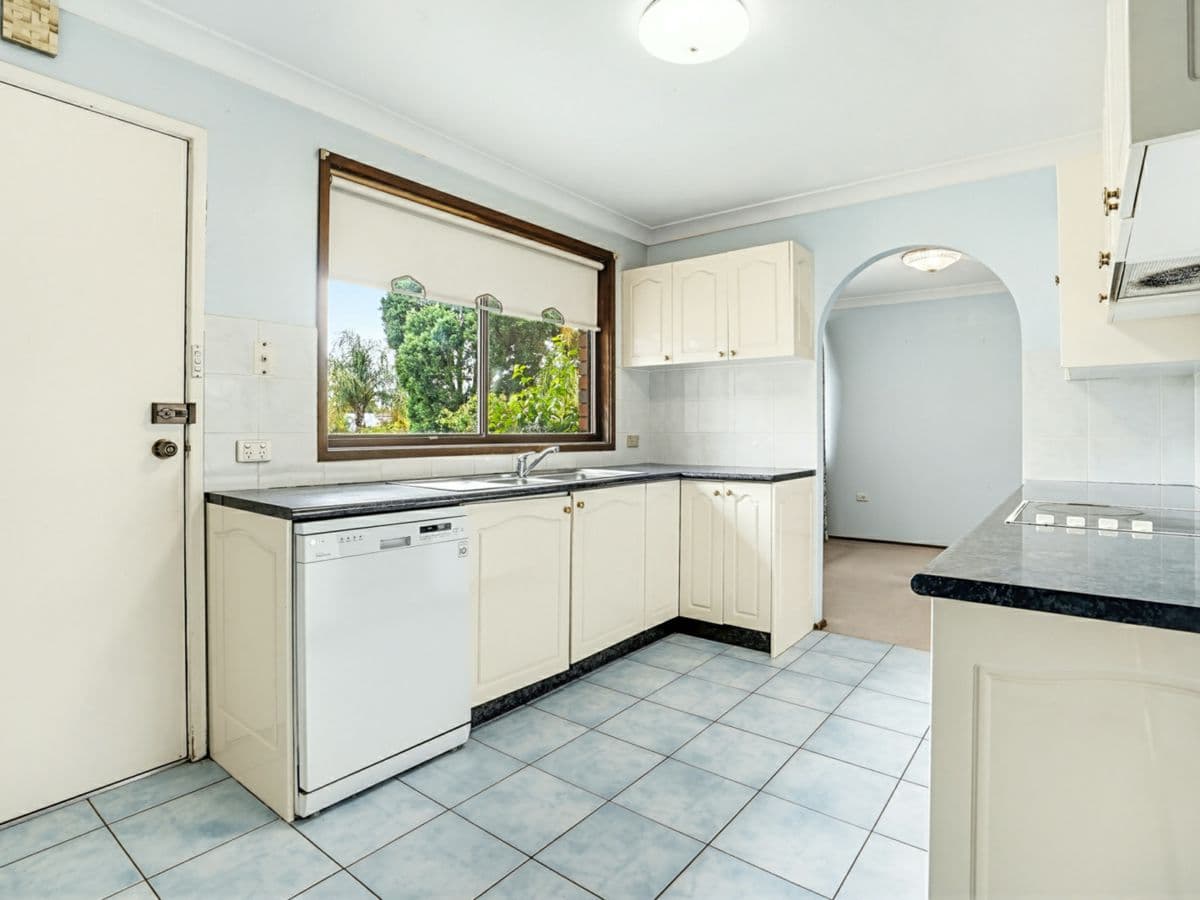 89 Marton Crescent, KINGS LANGLEY, Kings Langley - Thumbnail 3