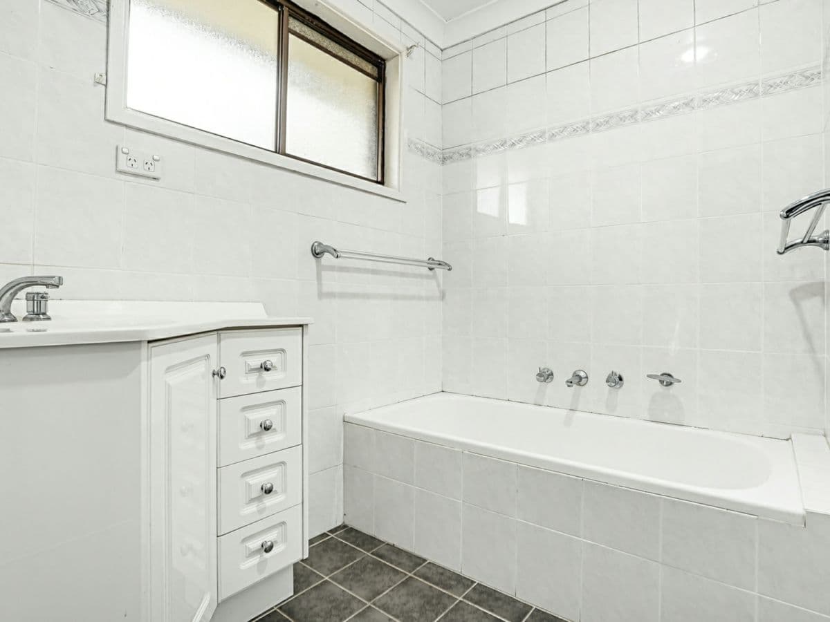 89 Marton Crescent, KINGS LANGLEY, Kings Langley - Thumbnail 4
