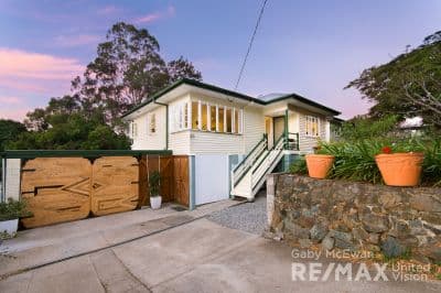 Petrie, Petrie - Image 1