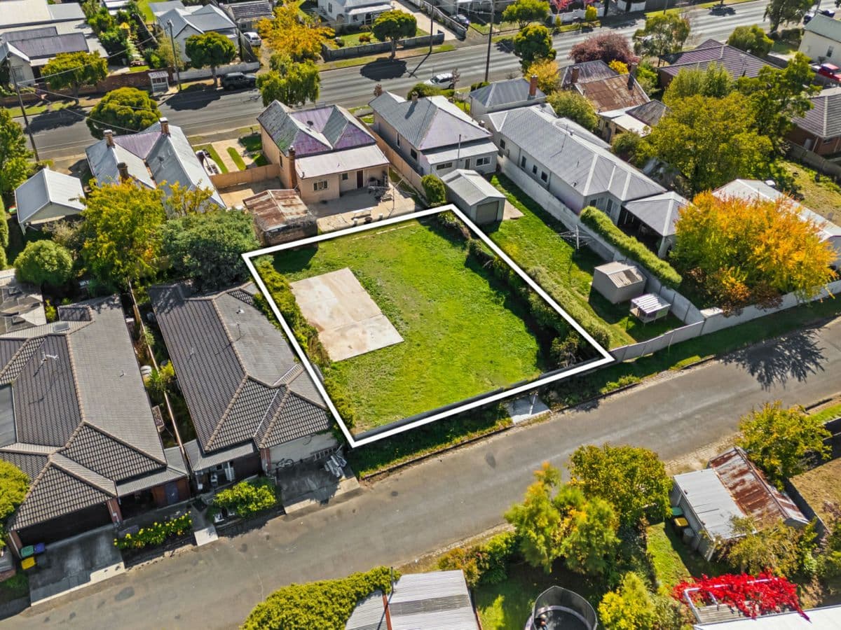 17 Connellan Street, BALLARAT EAST, Ballarat East - Thumbnail 3