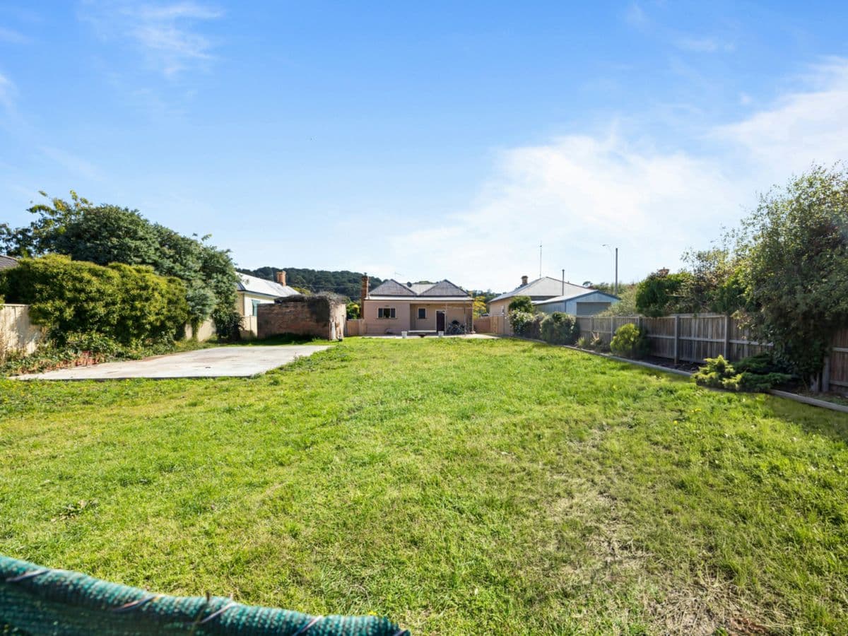 17 Connellan Street, BALLARAT EAST, Ballarat East - Thumbnail 4