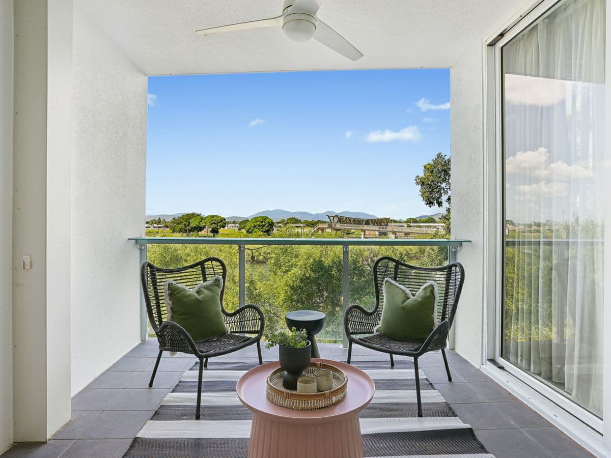 12/2-4 Kingsway Place, TOWNSVILLE CITY, Townsville City - Image 1