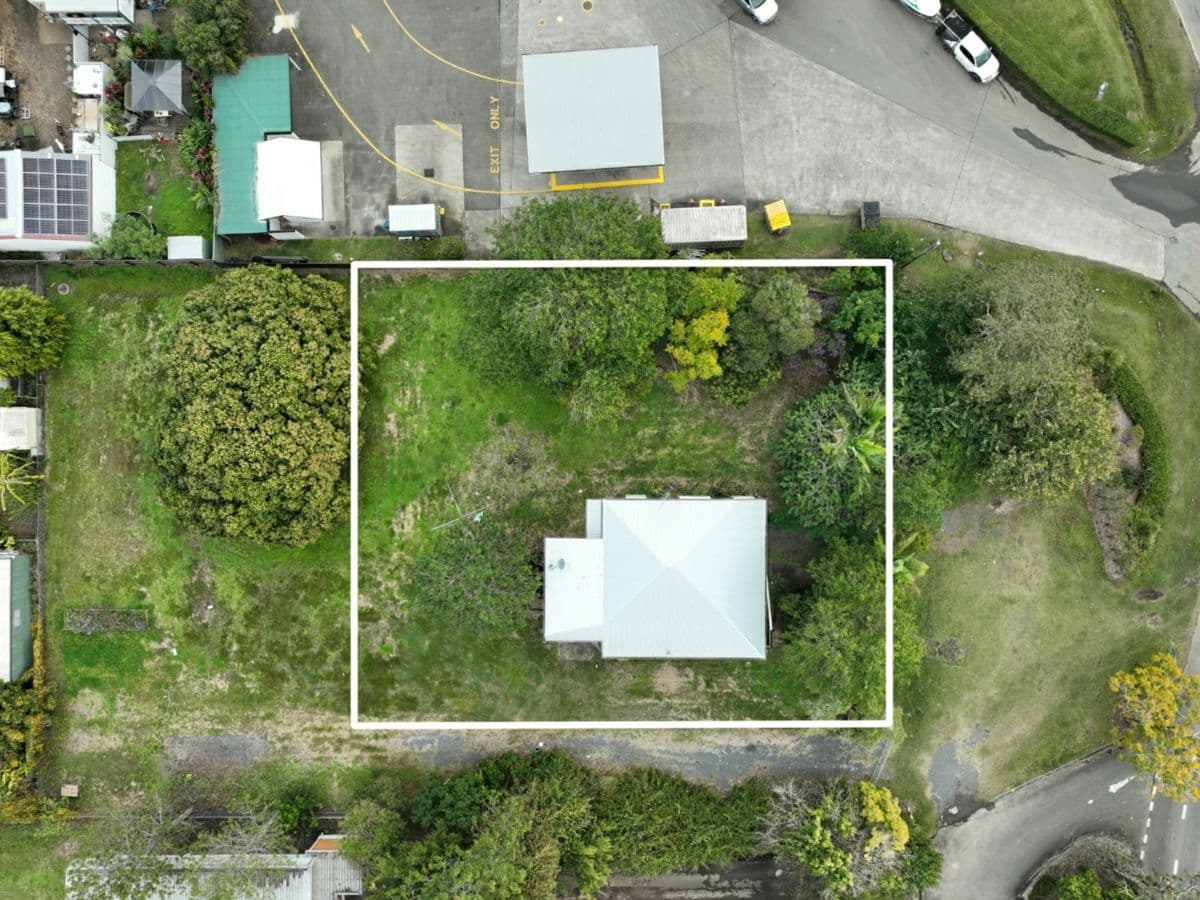 2 Caloundra Street, LANDSBOROUGH, Landsborough - Image 1