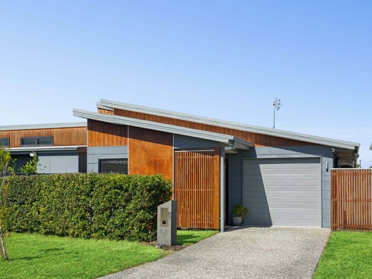 2/17 Wood Crescent, BARINGA, Baringa - Image 1