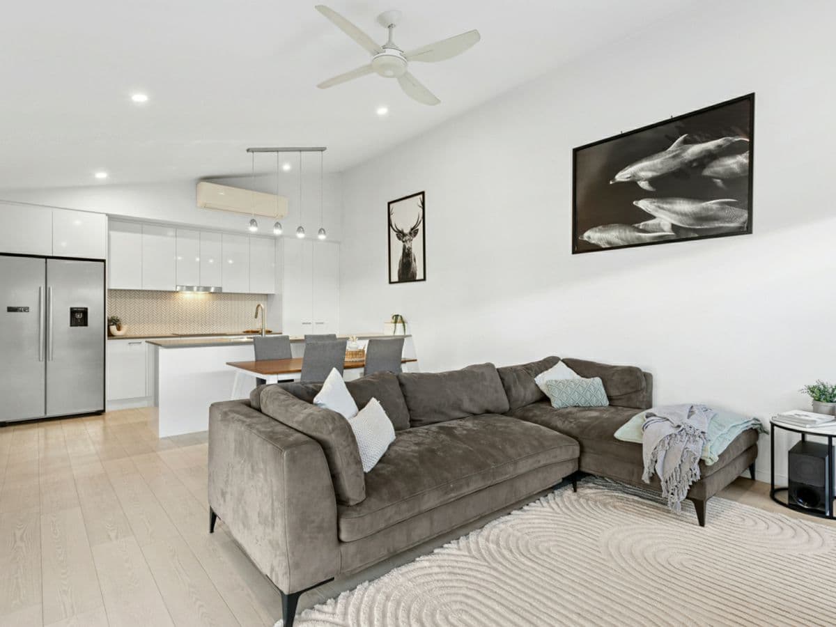2/17 Wood Crescent, BARINGA, Baringa - Thumbnail 4