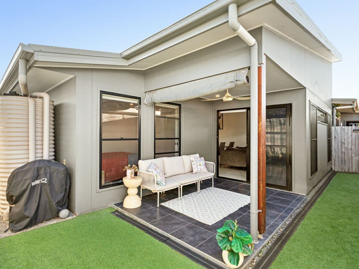 2/17 Wood Crescent, BARINGA, Baringa - Thumbnail 5