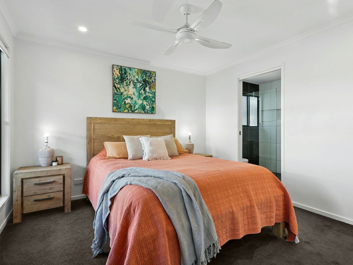 2/17 Wood Crescent, BARINGA, Baringa - Thumbnail 6