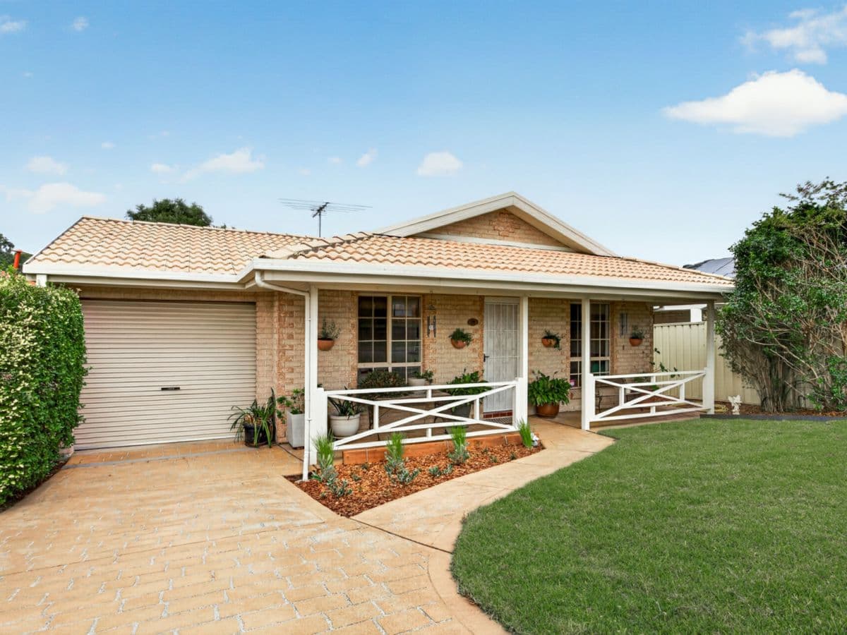 34 Baxter Crescent, GLENDENNING, Glendenning - Image 1