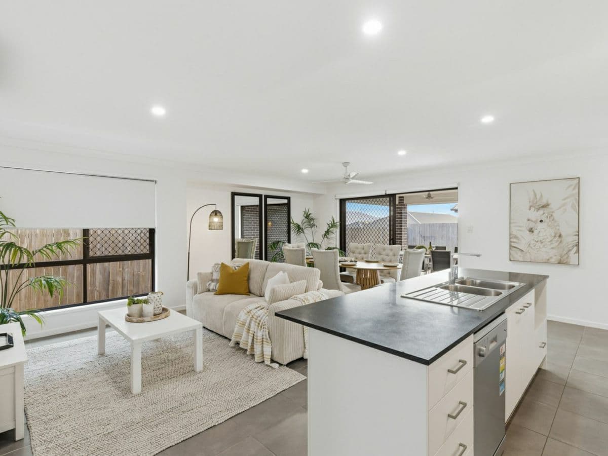 10 Barratta Street, SPRING MOUNTAIN, Spring Mountain - Thumbnail 2