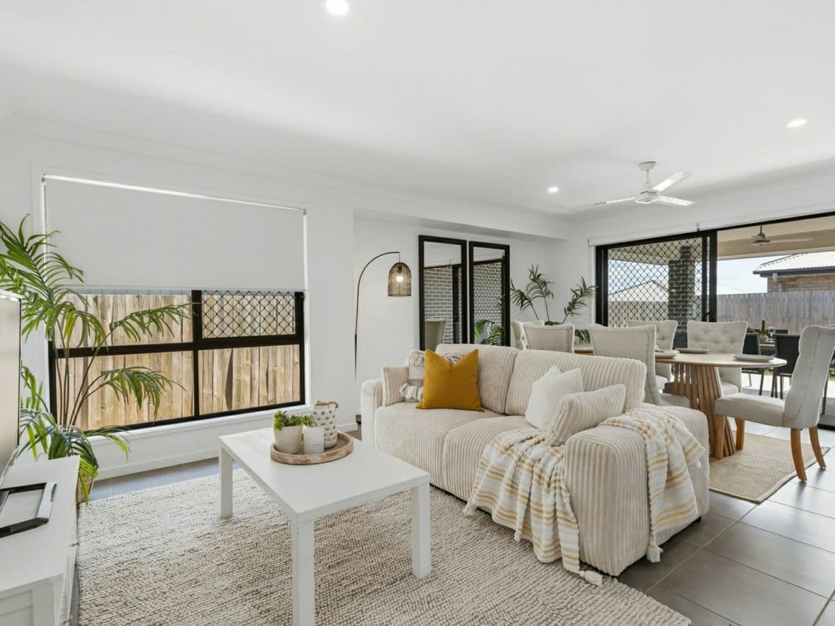 10 Barratta Street, SPRING MOUNTAIN, Spring Mountain - Thumbnail 3