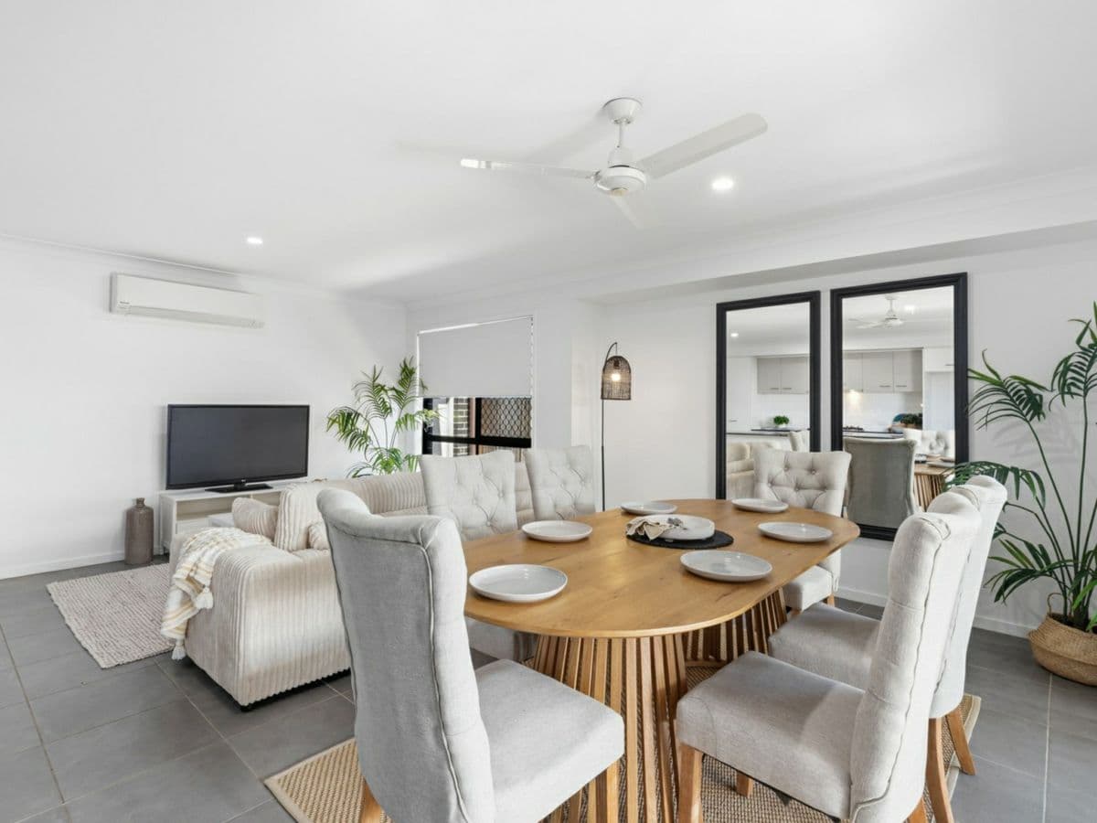 10 Barratta Street, SPRING MOUNTAIN, Spring Mountain - Thumbnail 5