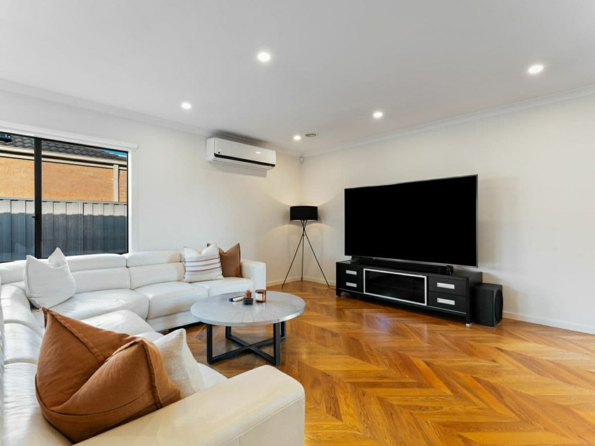 18 Datura Avenue, CRANBOURNE NORTH, Cranbourne North - Thumbnail 2