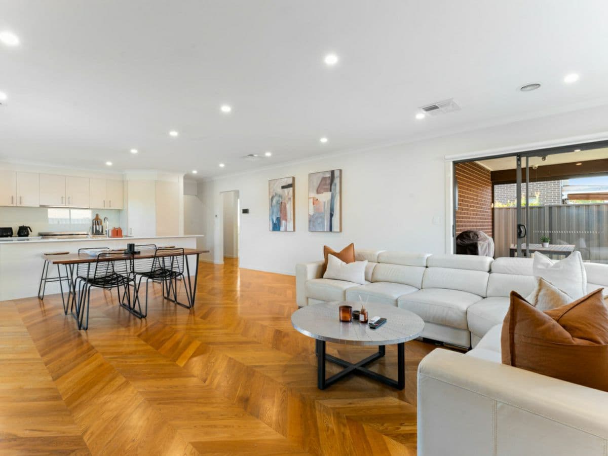 18 Datura Avenue, CRANBOURNE NORTH, Cranbourne North - Thumbnail 3