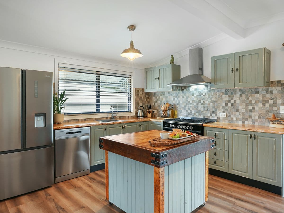 6 Margarita Court, BUSHLAND BEACH, Bushland Beach - Thumbnail 2