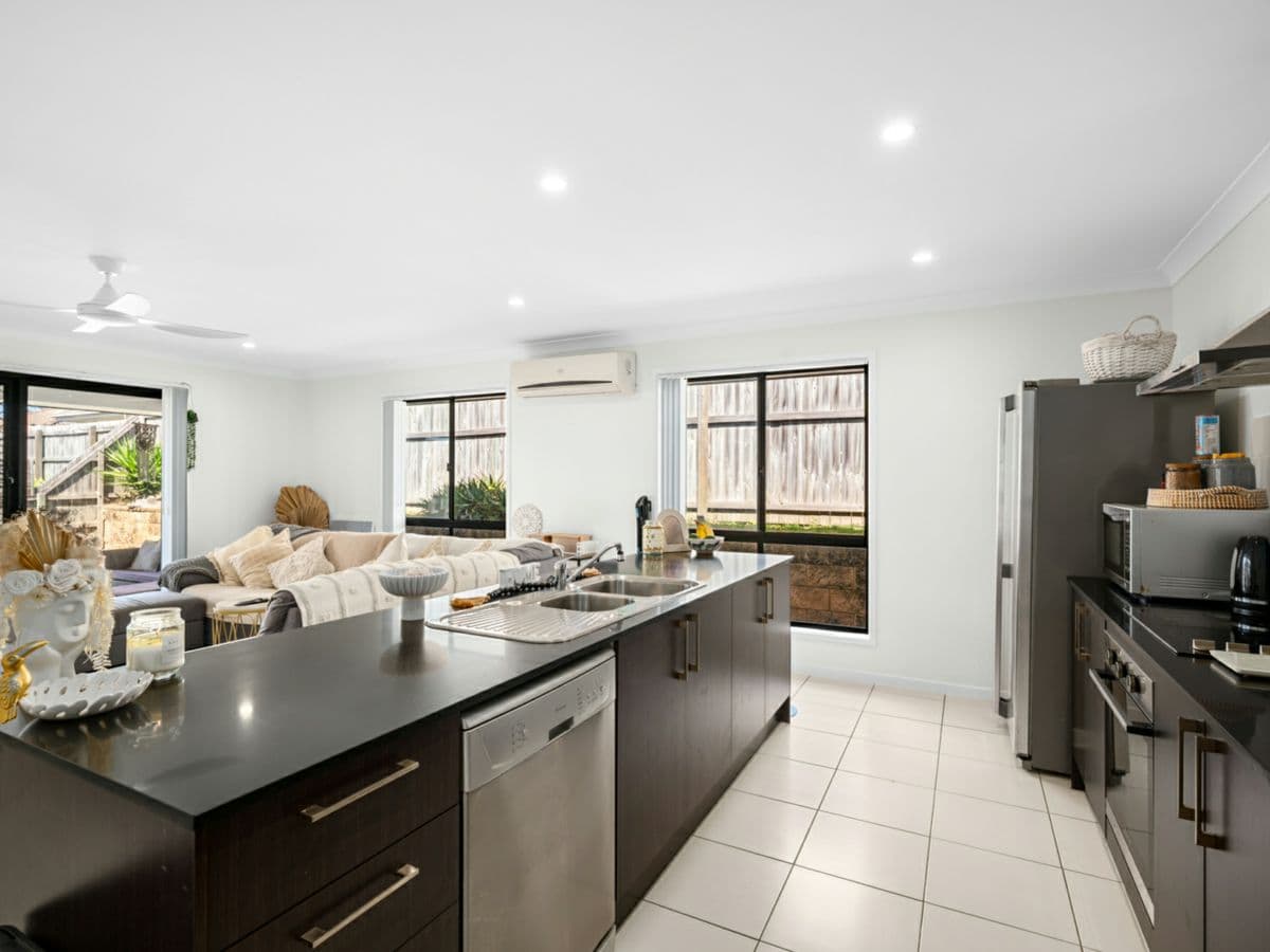 123 Dixon Drive, PIMPAMA, Pimpama - Thumbnail 2