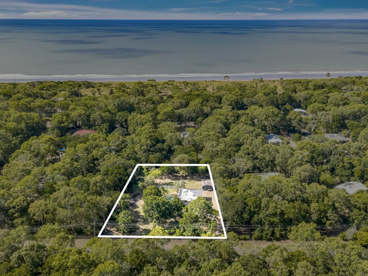 30 Plum Tree Crescent, MOORE PARK BEACH, Moore Park Beach - Thumbnail 2