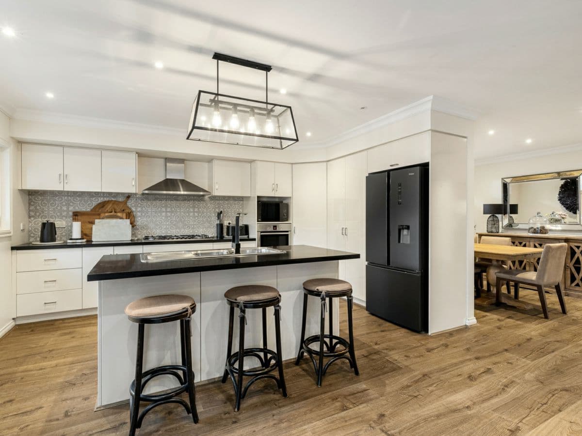 12 Rotherwood Avenue, RINGWOOD EAST, Ringwood East - Thumbnail 4