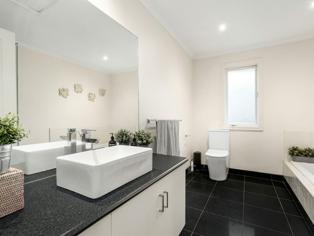 12 Rotherwood Avenue, RINGWOOD EAST, Ringwood East - Thumbnail 7