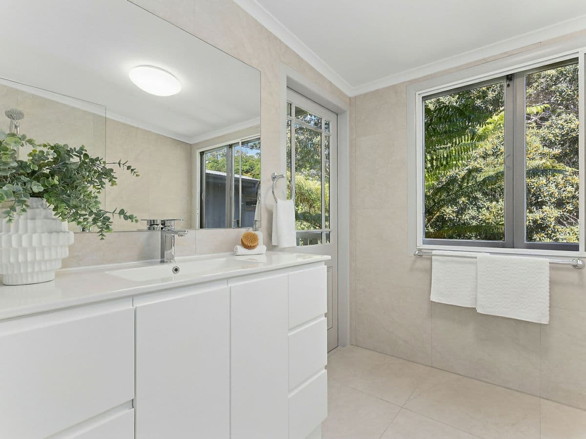 14 Chiswick Road, BARDON, Bardon - Thumbnail 5