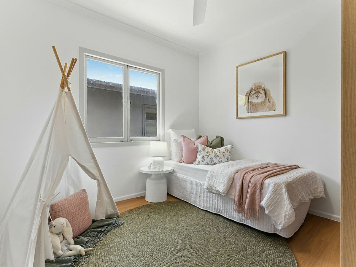 14 Chiswick Road, BARDON, Bardon - Thumbnail 8