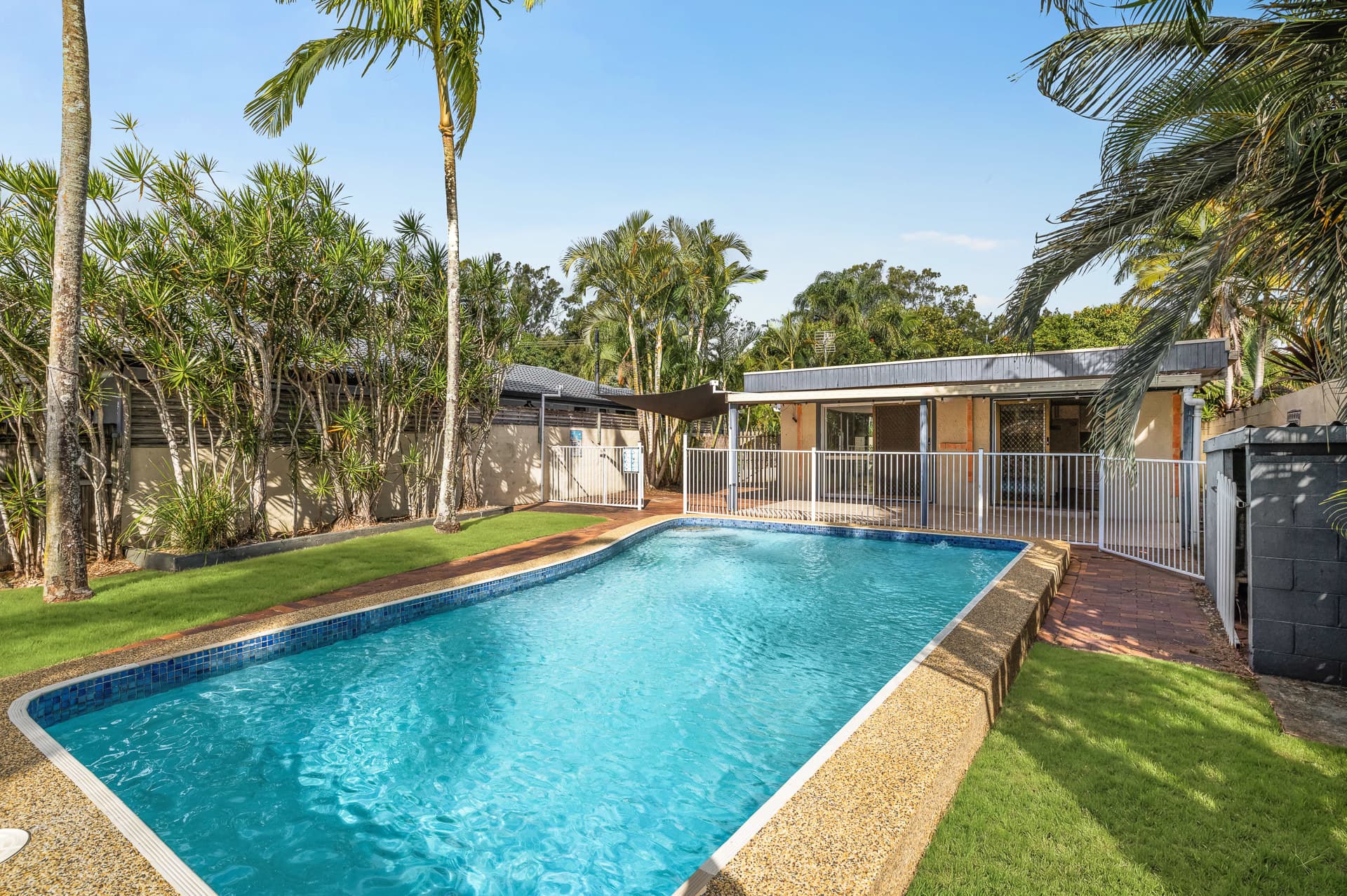 37 Holland Court, Broadbeach Waters, QLD, 4218, Broadbeach Waters - Thumbnail 3