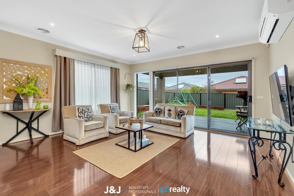 35 Hackney Circuit, Clyde North, VIC, 3978, Clyde North - Thumbnail 2