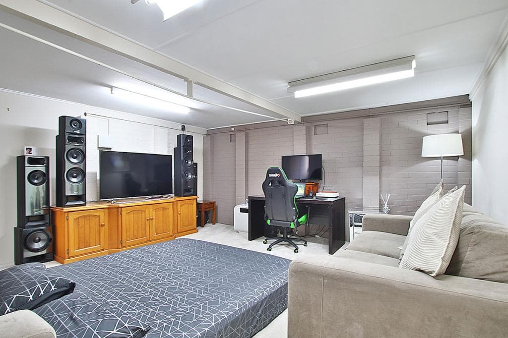 17 Campbell Street, WOODEND, QLD, 4305, Woodend - Thumbnail 8