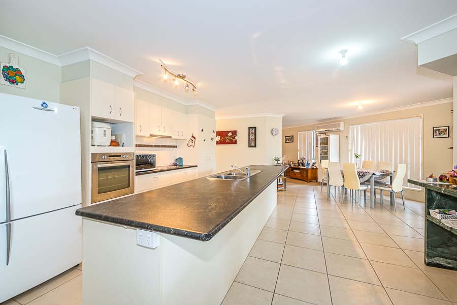 10 Wategoes Street, Sandstone Point, QLD, 4511, Sandstone Point - Thumbnail 2