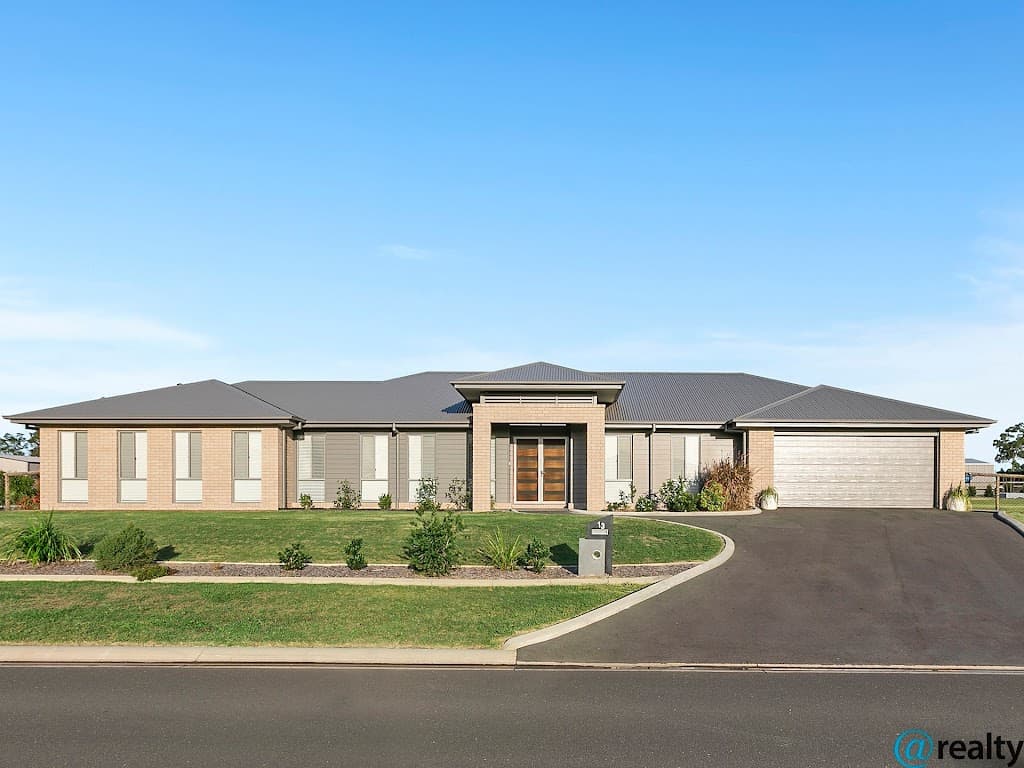 13 Connie Dr, CABOOLTURE, QLD, 4510, Caboolture - Thumbnail 2