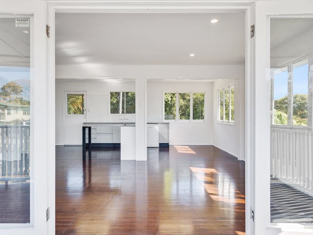 17 Mabel Avenue, Southport, QLD, 4215, Southport - Thumbnail 2
