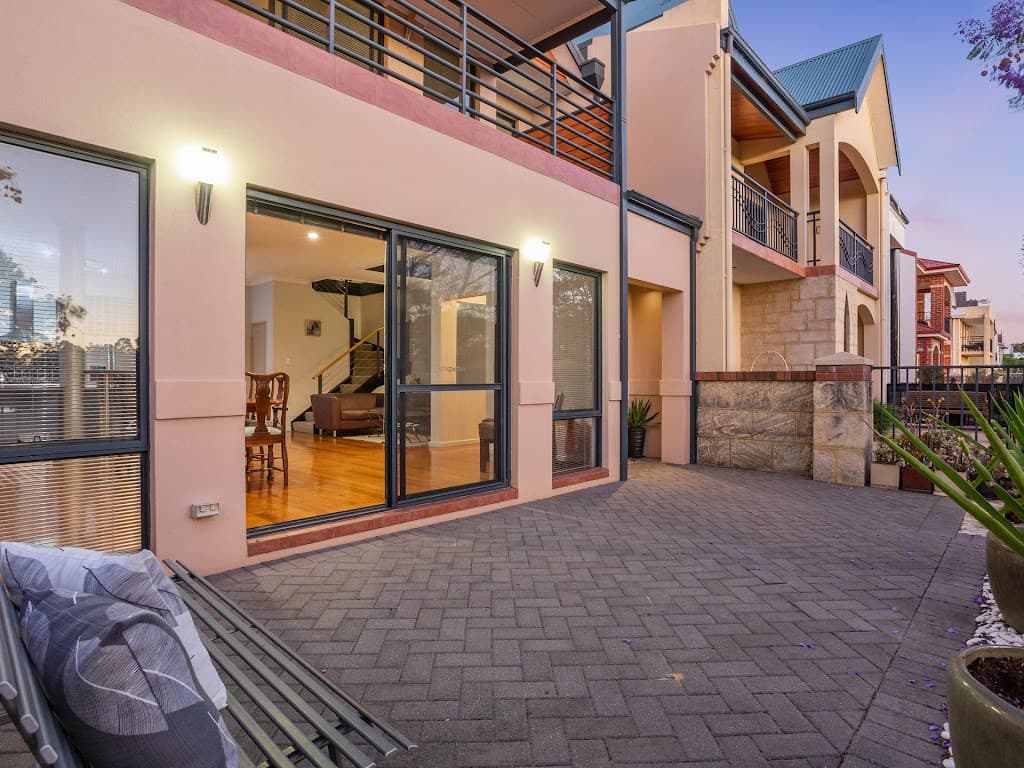 65 Waterway Crescent, Ascot, WA, 6104, Ascot - Thumbnail 2