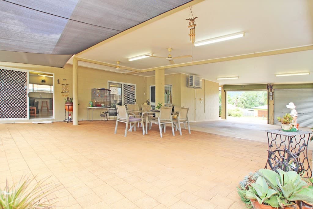 4 Bolwarra Close, Redlynch, QLD, 4870, Redlynch - Thumbnail 2