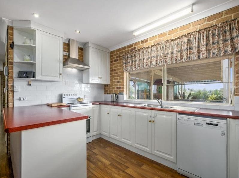 48 Edinburgh Court, East Deep Creek - Thumbnail 3