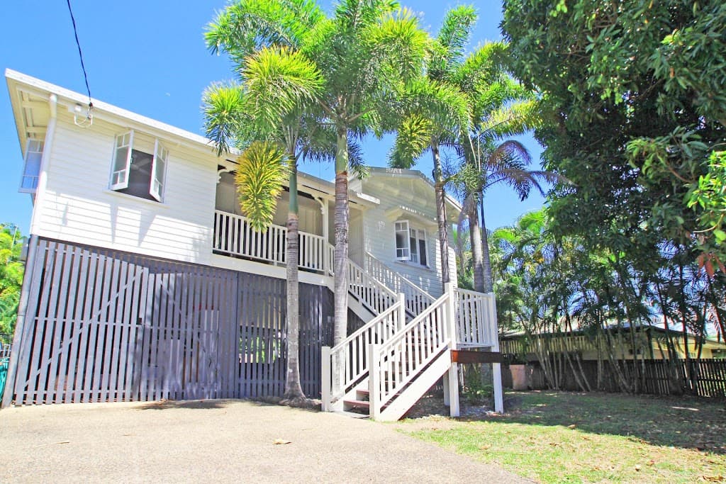 216 McManus Street, Whitfield, QLD, 4870, Whitfield - Thumbnail 3
