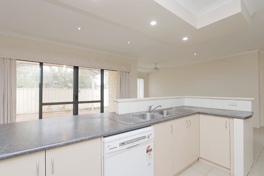 27 Longshaw Circuit, Canning Vale, WA, 6155, Canning Vale - Thumbnail 6