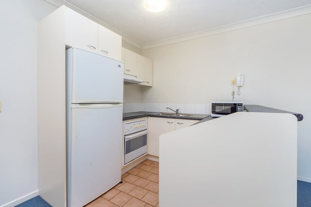 1/14 Spendelove Avenue, Southport, QLD, 4215, Southport - Thumbnail 3