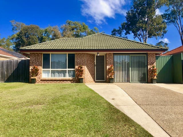 171 Sidney Nolan Drive, Coombabah - Thumbnail 2