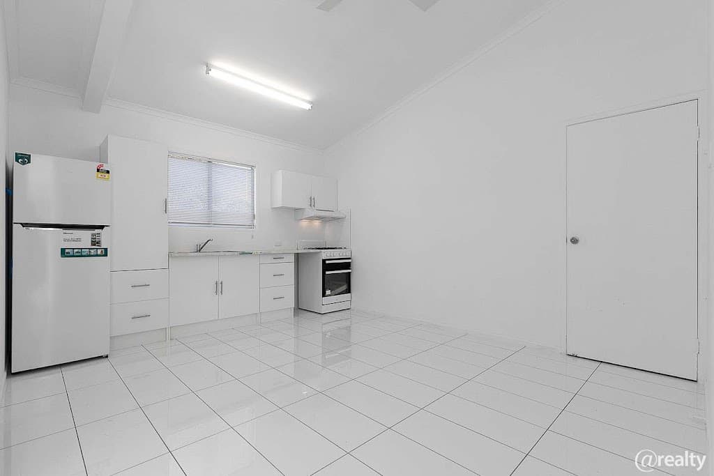 73 Ladbroke Crescent, Urangan, QLD, 4655, Urangan - Thumbnail 8